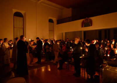 L'Eglise illuminée par les bougies