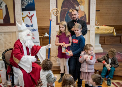 Saint-Nicolas, Père Marius et les enfants