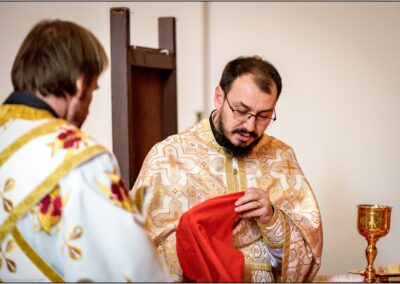 Père Marius et le diacre