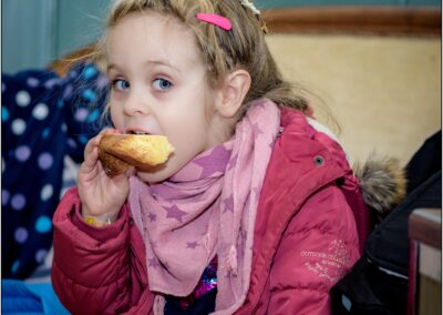 Jeune fille qui mange