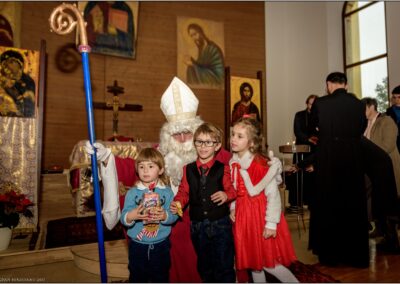 Saint-Nicolas avec les enfants