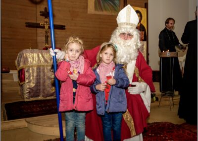 Saint-Nicolas avec les enfants