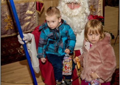 Saint-Nicolas avec les enfants